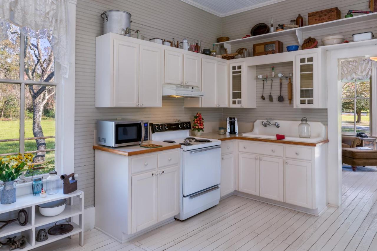 Maison D'Memoire Bed & Breakfast Cottages Rayne Exterior photo